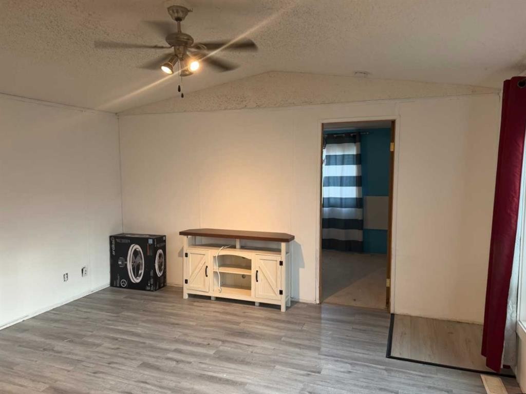 9610 101 Avenue, Clairmont, AB - Indoor Photo Showing Other Room
