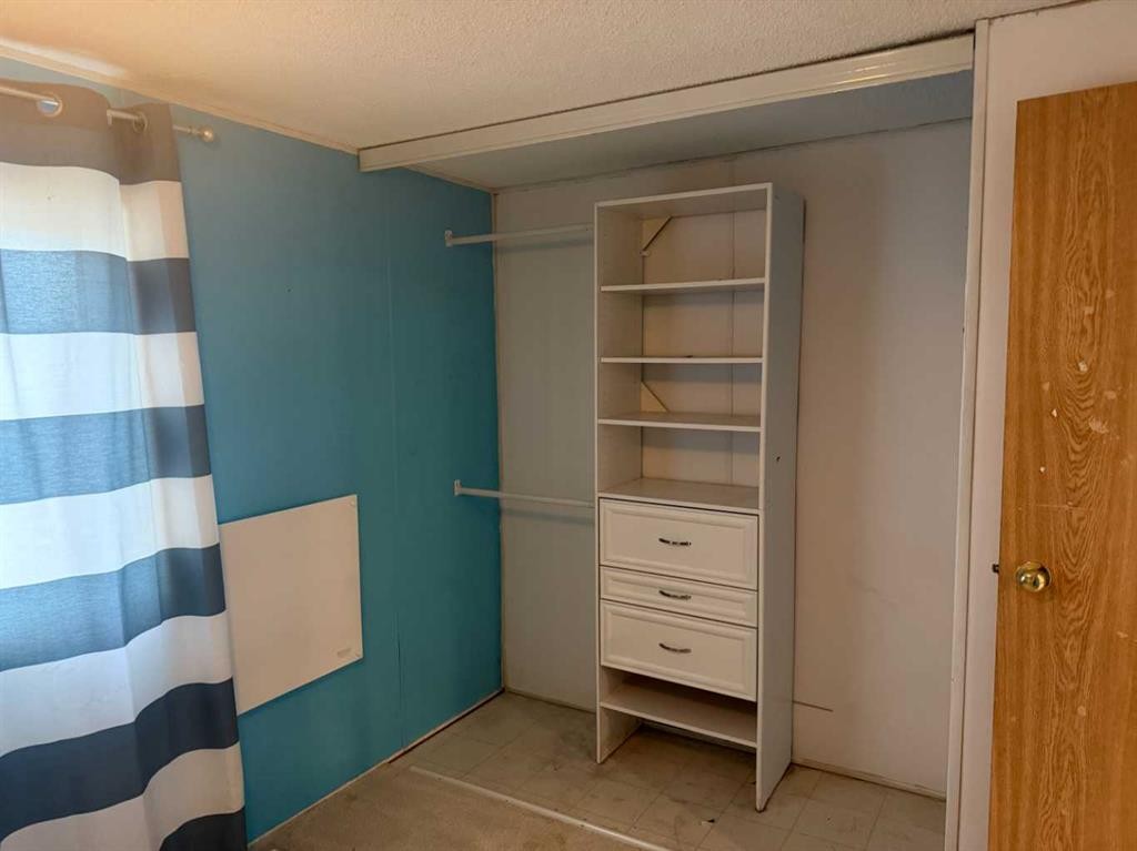 9610 101 Avenue, Clairmont, AB - Indoor