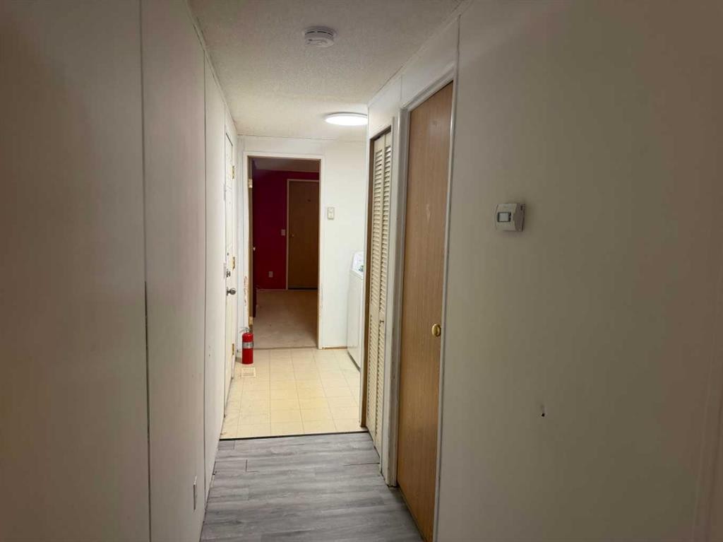 9610 101 Avenue, Clairmont, AB - Indoor Photo Showing Other Room