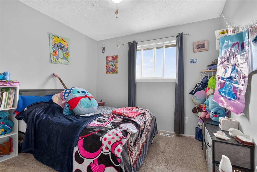 10004-93 Ave, Wembley, AB - Indoor Photo Showing Bedroom