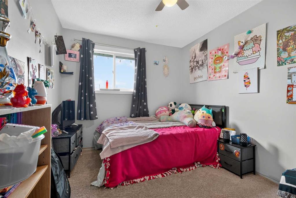 10004-93 Ave, Wembley, AB - Indoor Photo Showing Bedroom