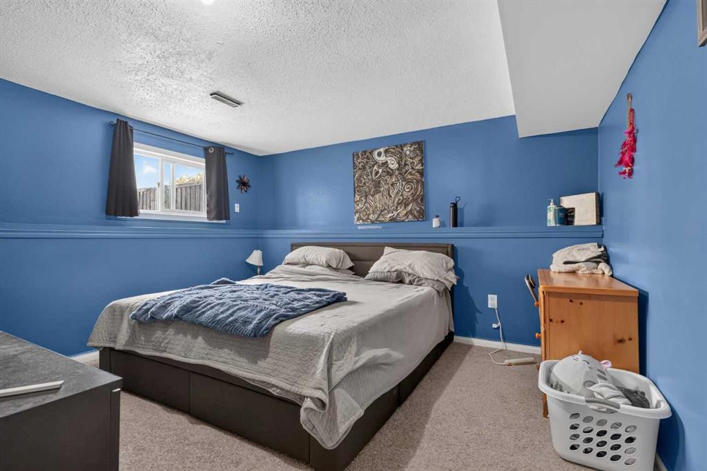 10004-93 Ave, Wembley, AB - Indoor Photo Showing Bedroom