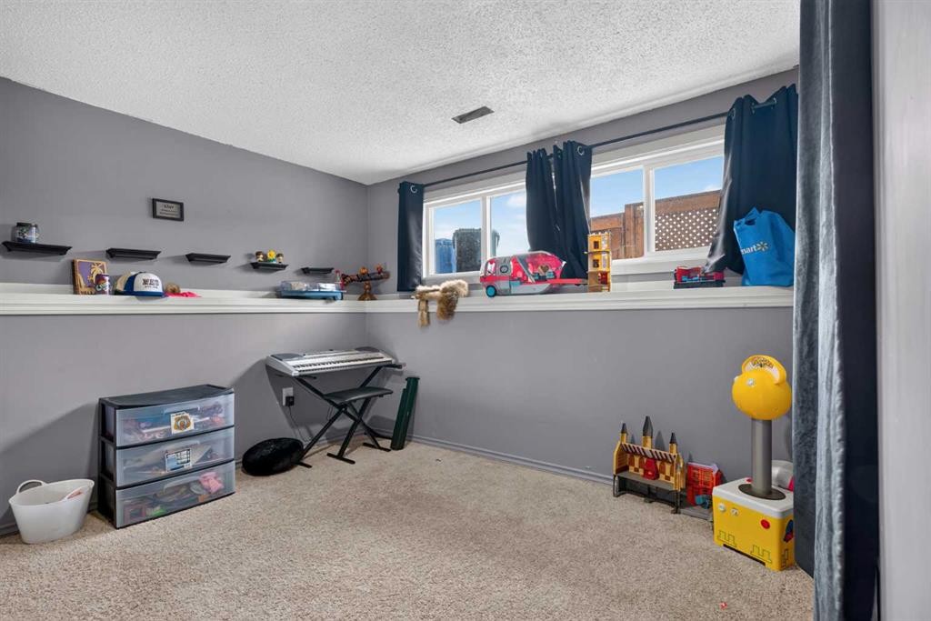 10004-93 Ave, Wembley, AB - Indoor