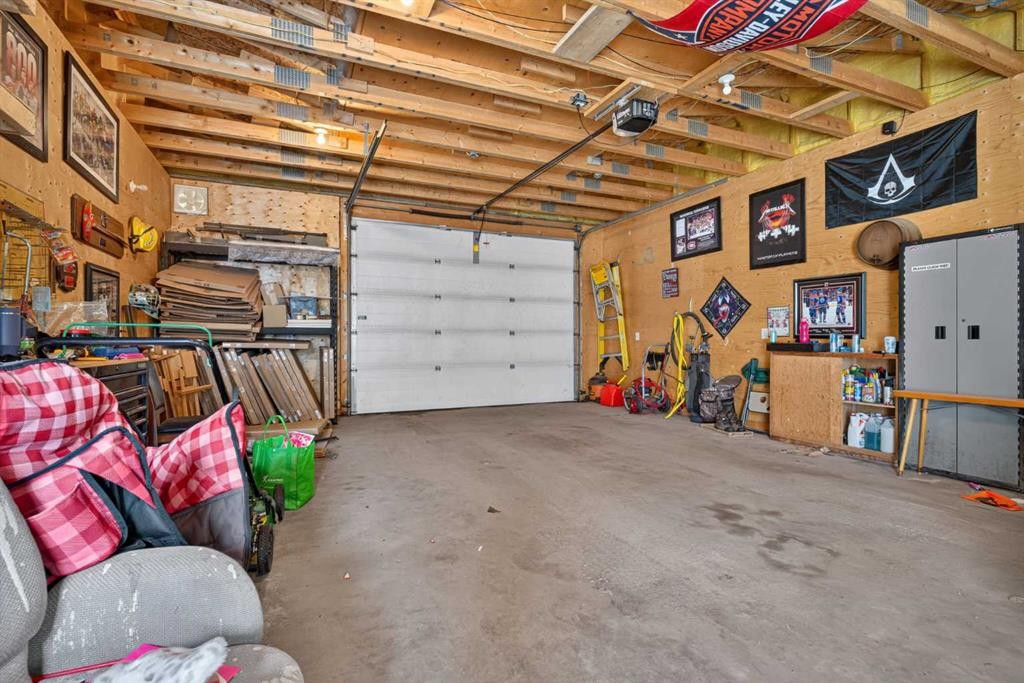 10004-93 Ave, Wembley, AB - Indoor Photo Showing Garage
