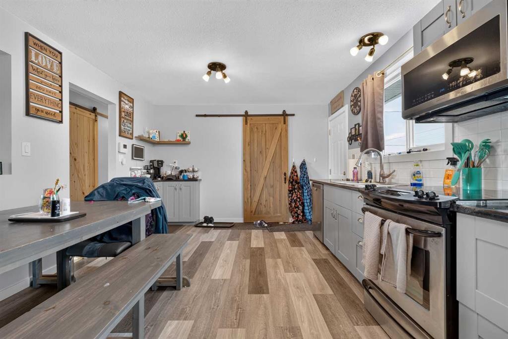 10004-93 Ave, Wembley, AB - Indoor Photo Showing Kitchen