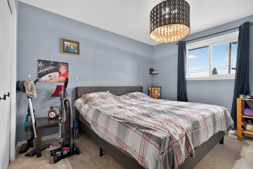 10004-93 Ave, Wembley, AB - Indoor Photo Showing Bedroom