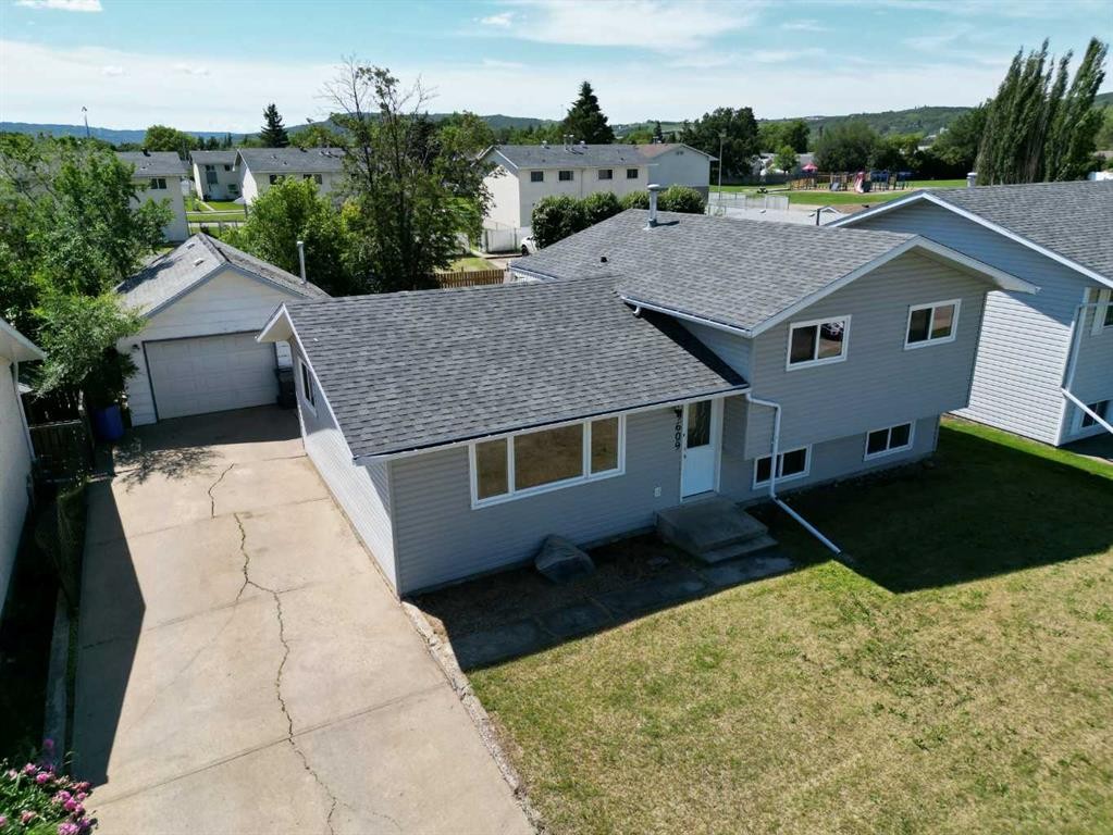 9609 77 Avenue, Peace River, AB