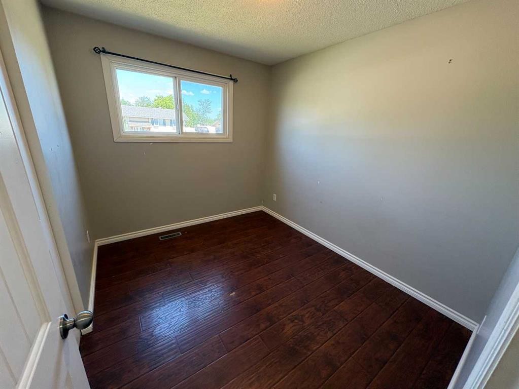9609 77 Avenue, Peace River, AB