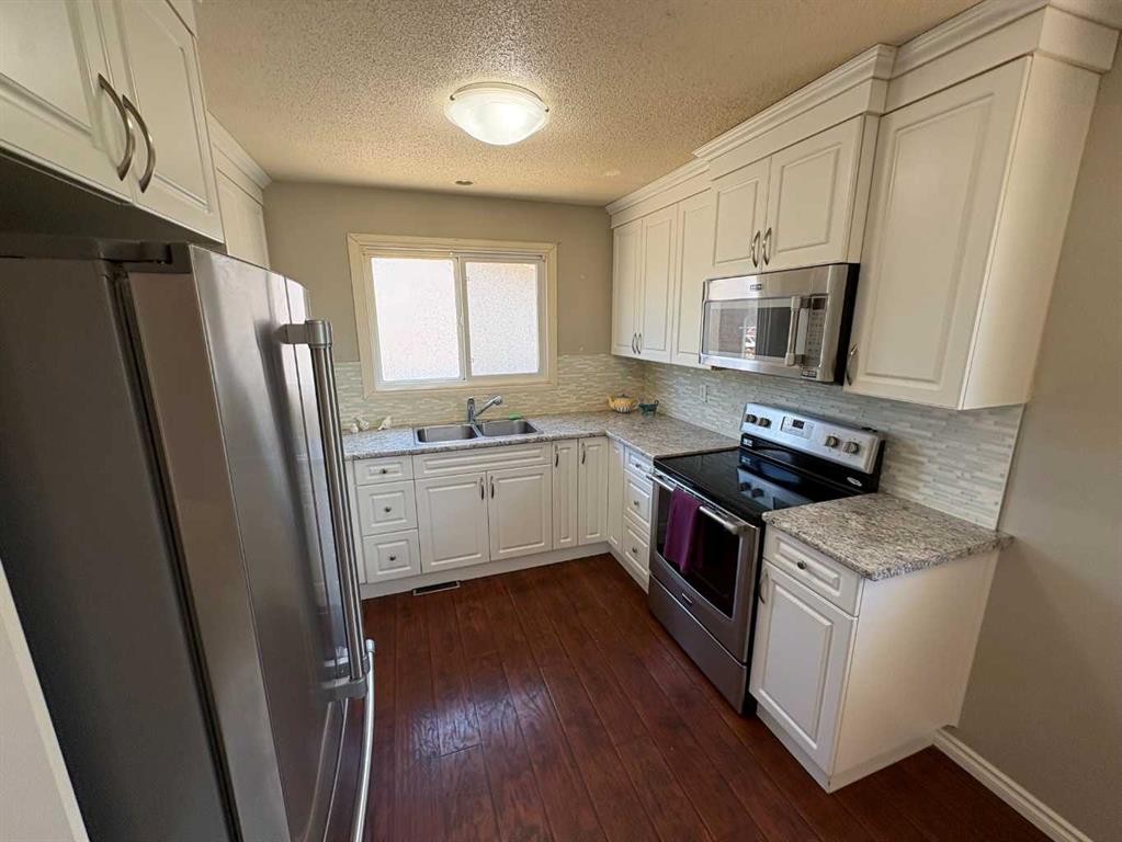 9609 77 Avenue, Peace River, AB
