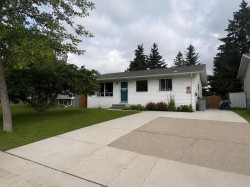 9616 76 Avenue Grande Prairie, AB T8V 4L4