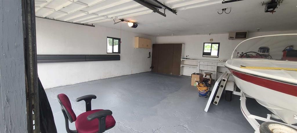 4820 53 Avenue, Grimshaw, AB - Indoor Photo Showing Garage