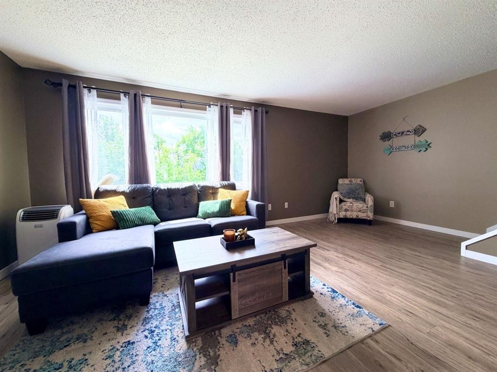 53 97 Avenue, Grande Cache, AB - Indoor Photo Showing Living Room