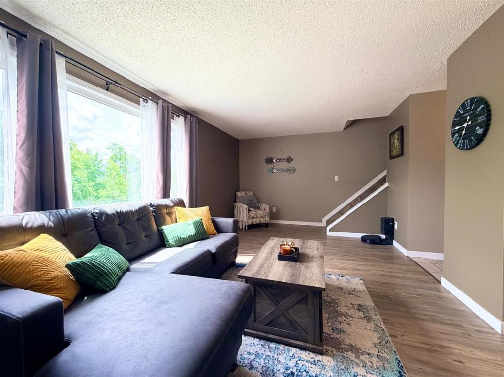 53 97 Avenue, Grande Cache, AB - Indoor Photo Showing Living Room