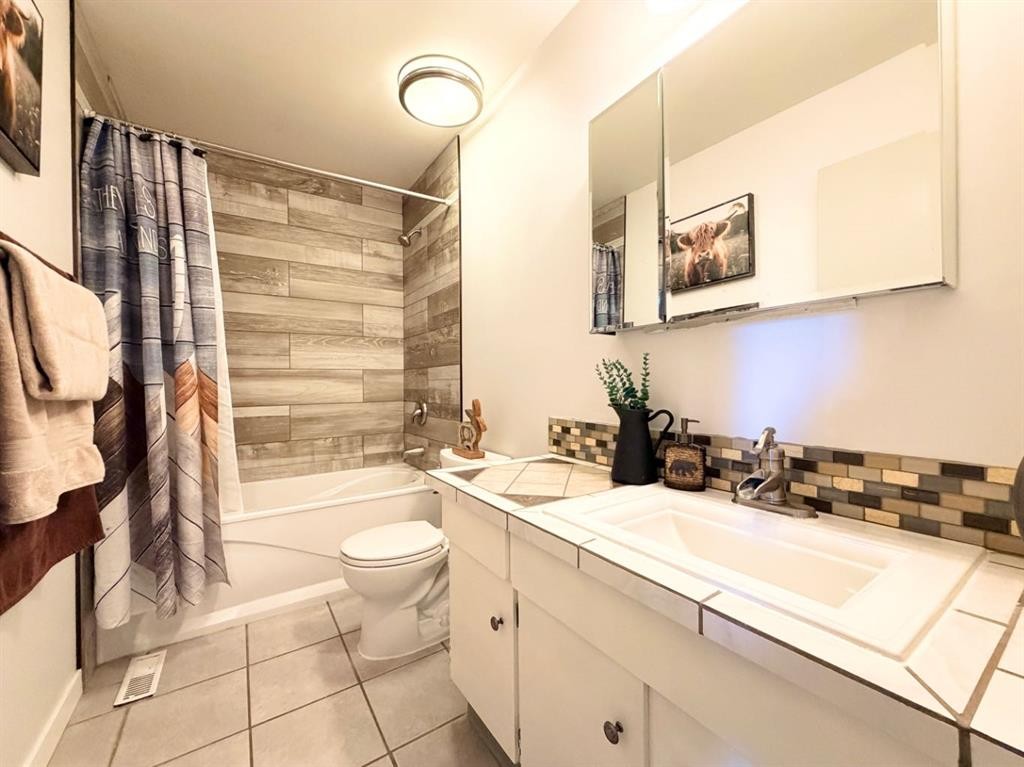 53 97 Avenue, Grande Cache, AB - Indoor Photo Showing Bathroom