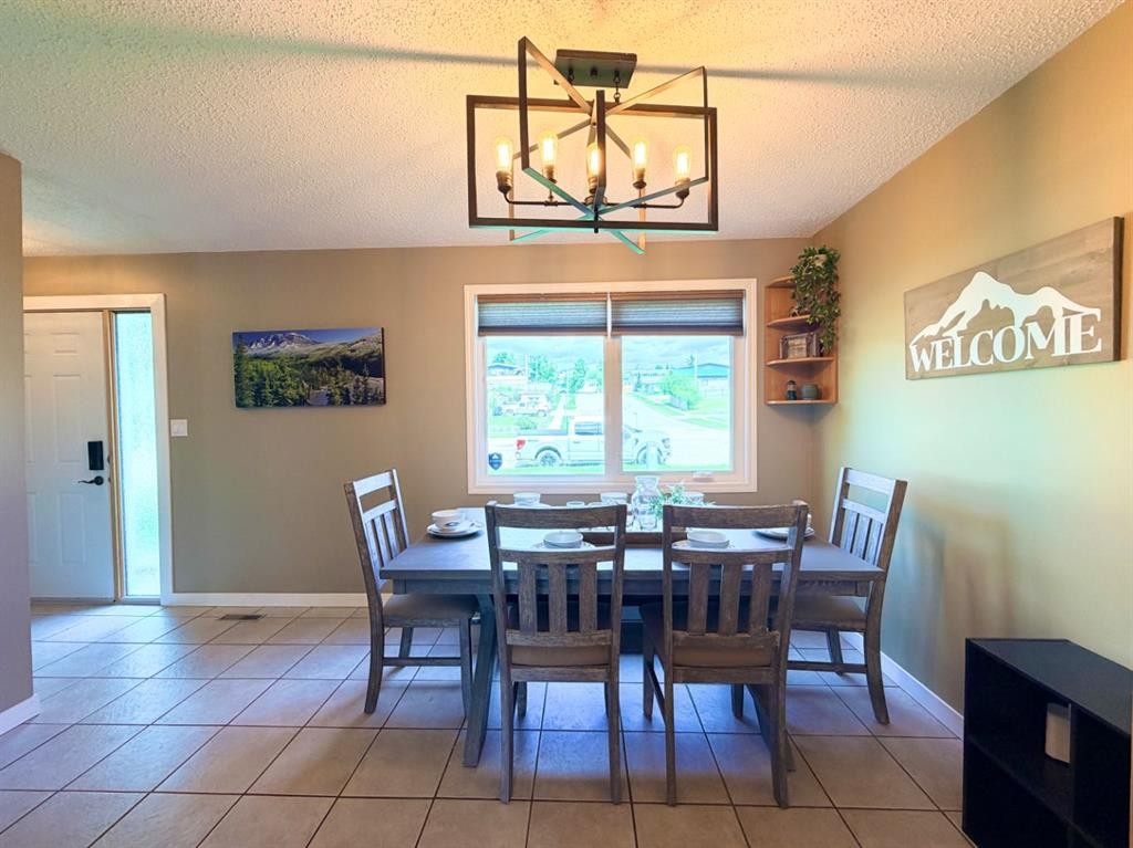 53 97 Avenue, Grande Cache, AB - Indoor Photo Showing Dining Room