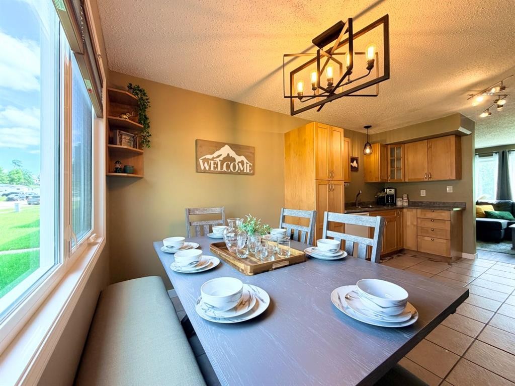 53 97 Avenue, Grande Cache, AB - Indoor Photo Showing Dining Room