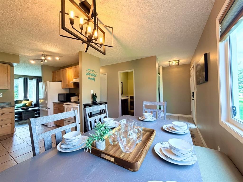 53 97 Avenue, Grande Cache, AB - Indoor Photo Showing Dining Room