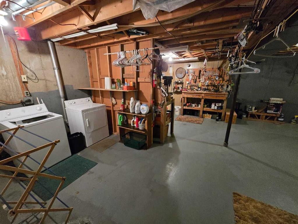 4610 52 Avenue, Grimshaw, AB - Indoor Photo Showing Laundry Room