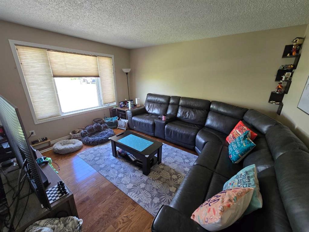 5201 55 Avenue, Berwyn, AB