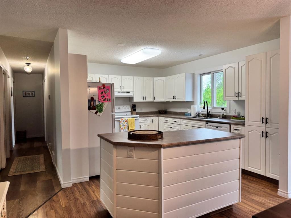 11604 106 Avenue, Fairview, AB - Indoor Photo Showing Kitchen