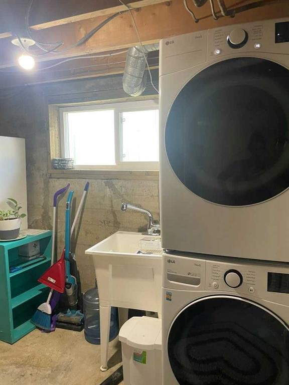 4702 48 Avenue, Grimshaw, AB - Indoor Photo Showing Laundry Room