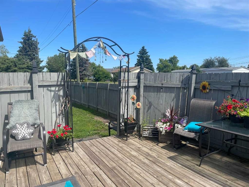 4702 48 Avenue, Grimshaw, AB - Outdoor With Deck Patio Veranda