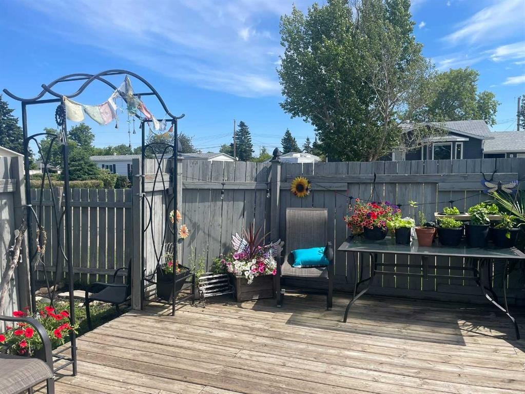 4702 48 Avenue, Grimshaw, AB - Outdoor With Deck Patio Veranda