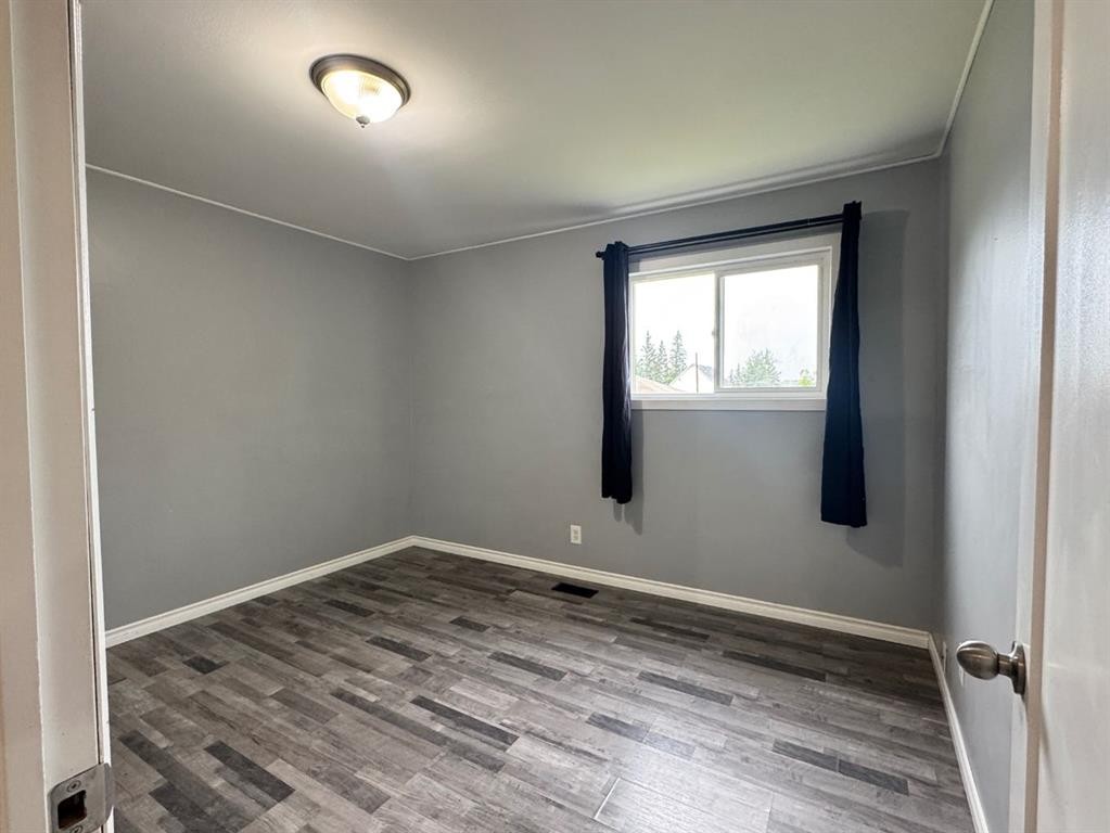 219 8 Street, Hines Creek, AB - Indoor Photo Showing Other Room