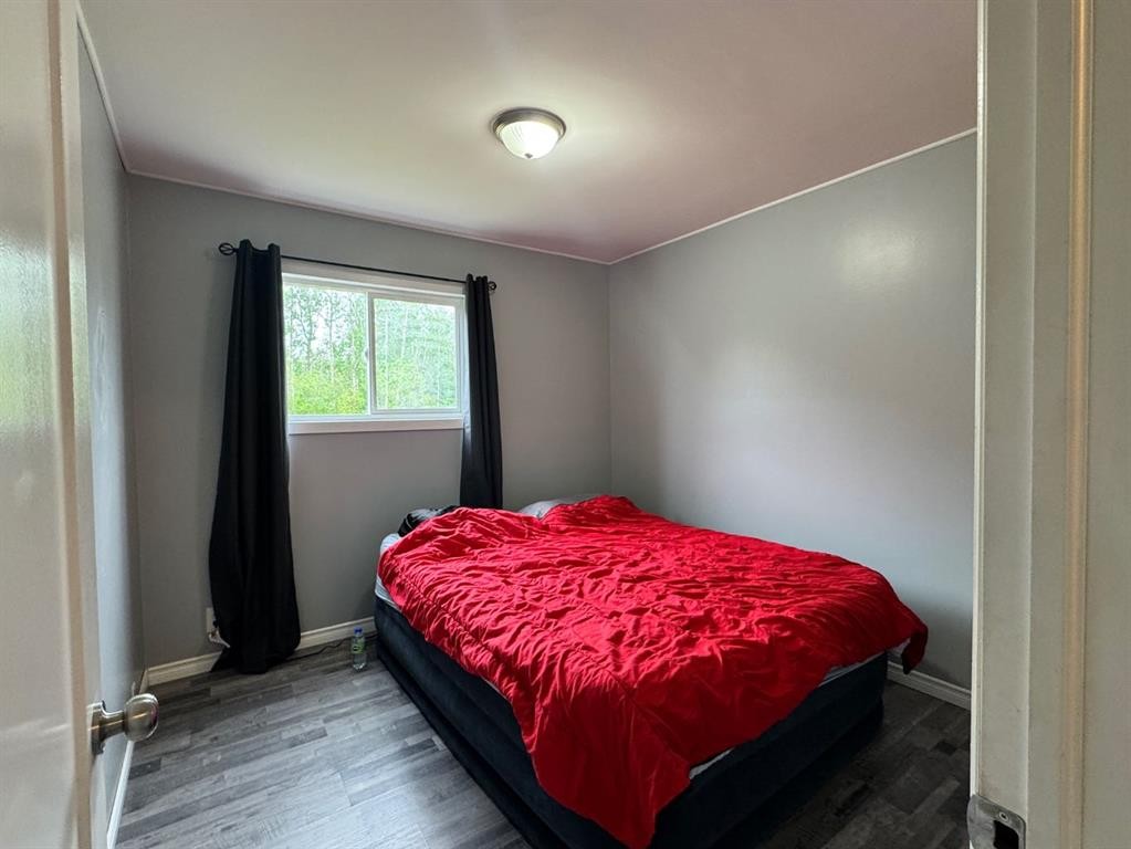 219 8 Street, Hines Creek, AB - Indoor Photo Showing Bedroom