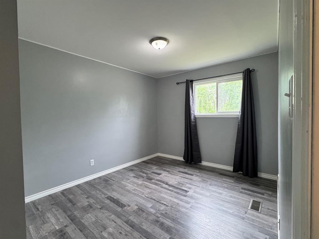 219 8 Street, Hines Creek, AB - Indoor Photo Showing Other Room