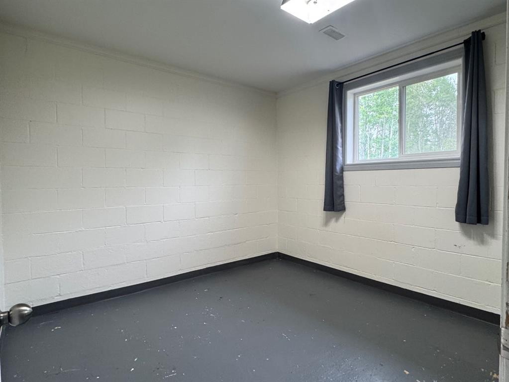 219 8 Street, Hines Creek, AB - Indoor
