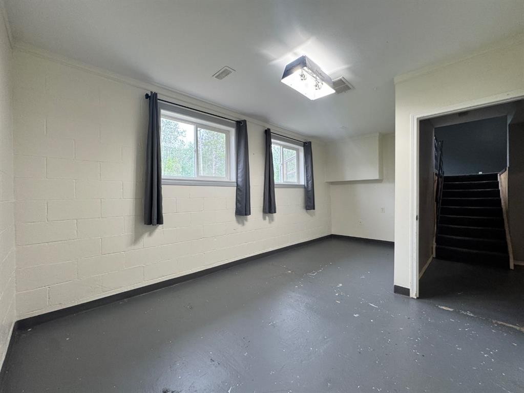 219 8 Street, Hines Creek, AB - Indoor Photo Showing Other Room