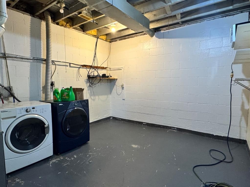 219 8 Street, Hines Creek, AB - Indoor Photo Showing Laundry Room