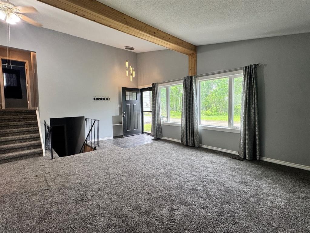219 8 Street, Hines Creek, AB - Indoor Photo Showing Other Room