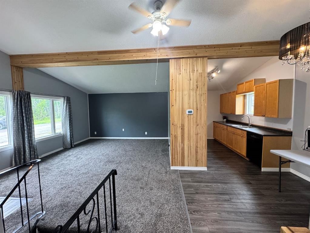 219 8 Street, Hines Creek, AB - Indoor Photo Showing Other Room