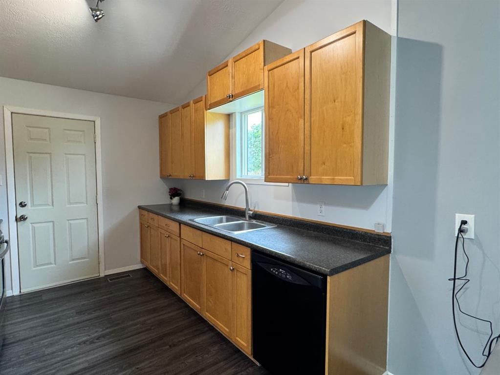 219 8 Street, Hines Creek, AB - Indoor Photo Showing Kitchen With Double Sink