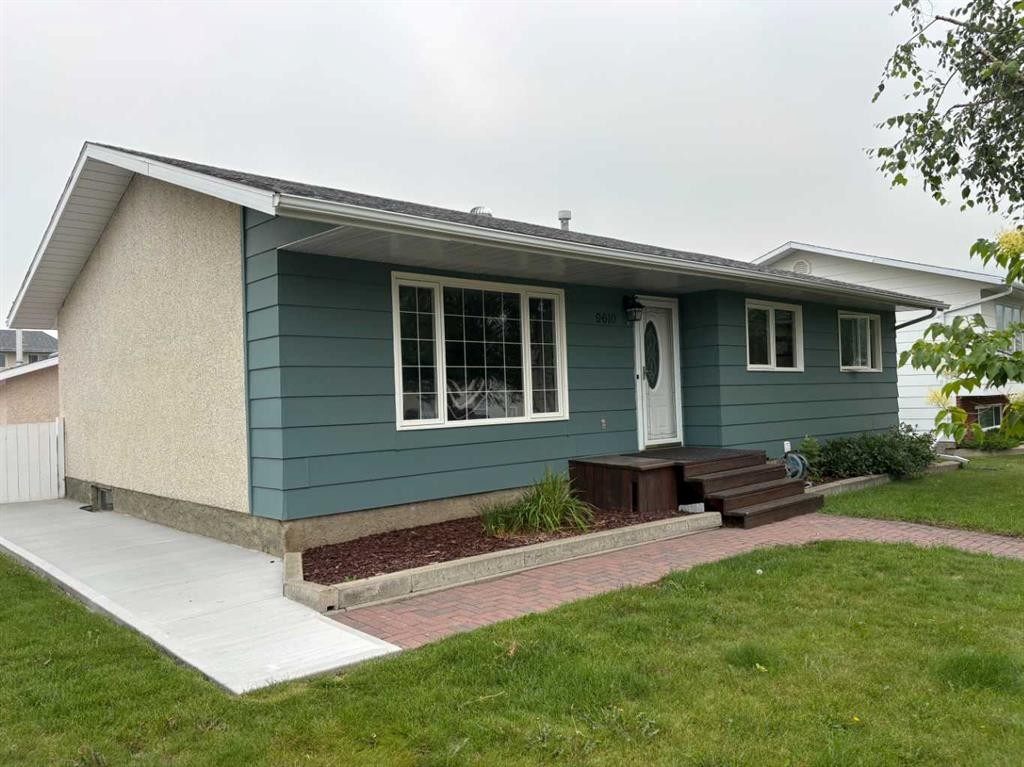 9610 79 Avenue, Peace River, AB - Outdoor With Exterior