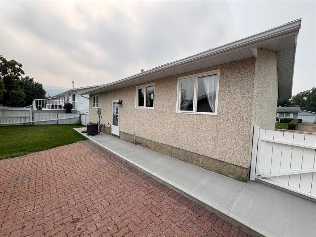 9610 79 Avenue, Peace River, AB - Outdoor With Exterior
