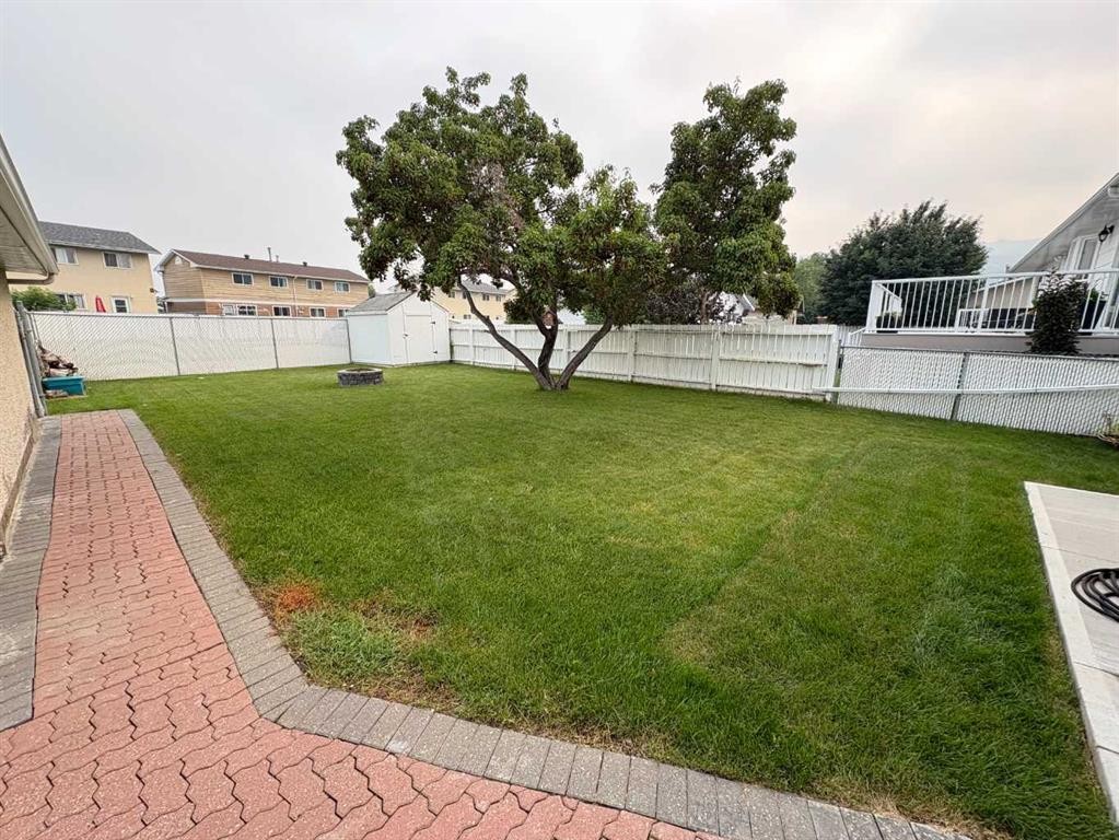 9610 79 Avenue, Peace River, AB - Outdoor