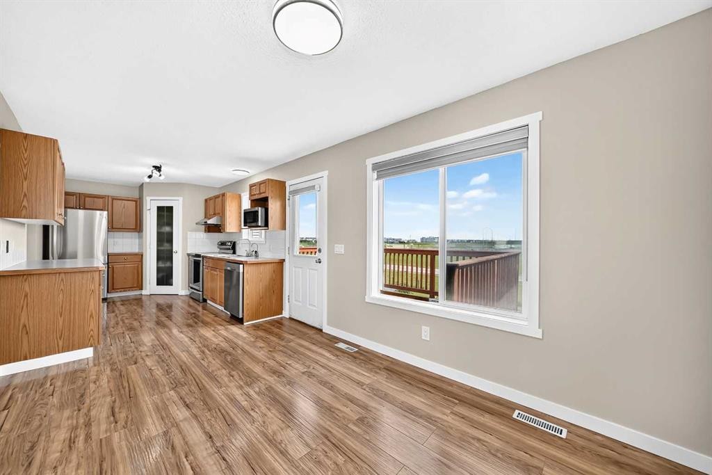 151 Applestone Park Se, Calgary, AB - Indoor Photo Showing Kitchen