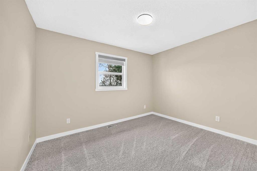 151 Applestone Park Se, Calgary, AB - Indoor Photo Showing Other Room