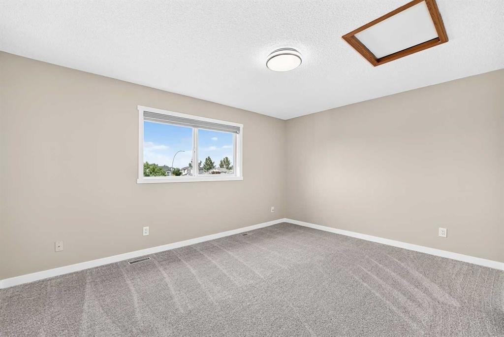 151 Applestone Park Se, Calgary, AB - Indoor Photo Showing Other Room