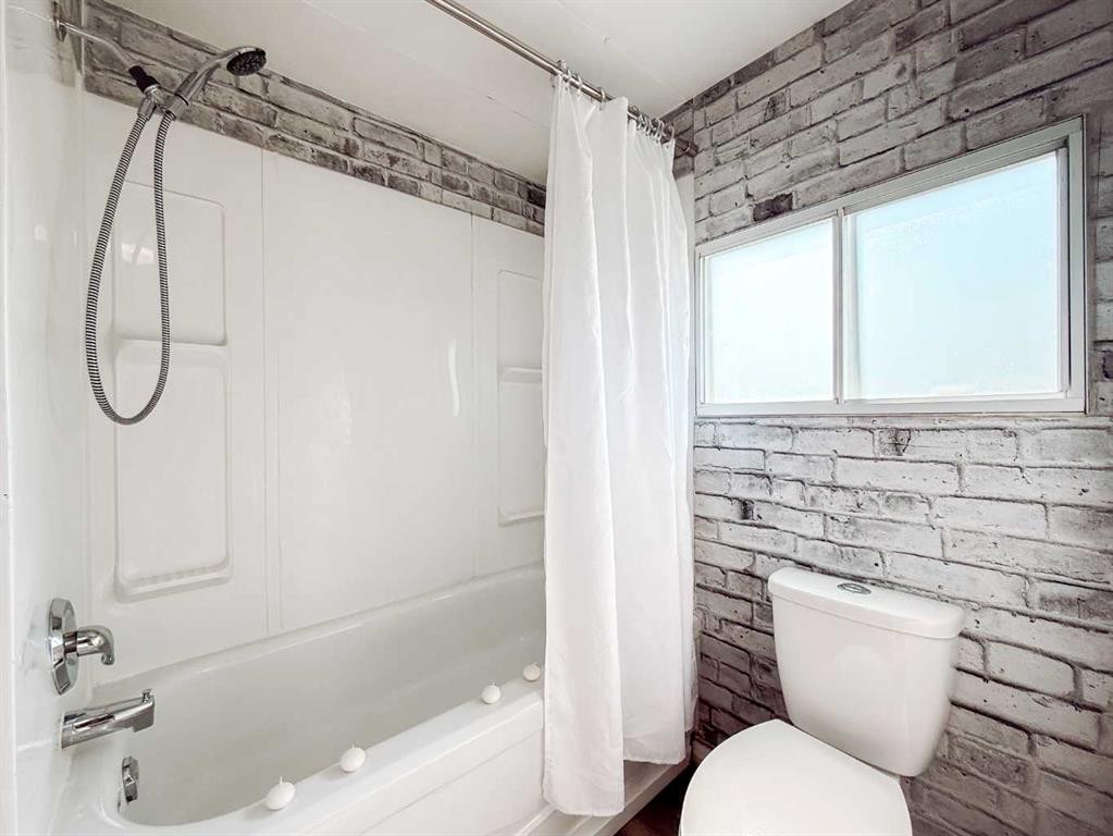 4540 48 Street, Rycroft, AB - Indoor Photo Showing Bathroom