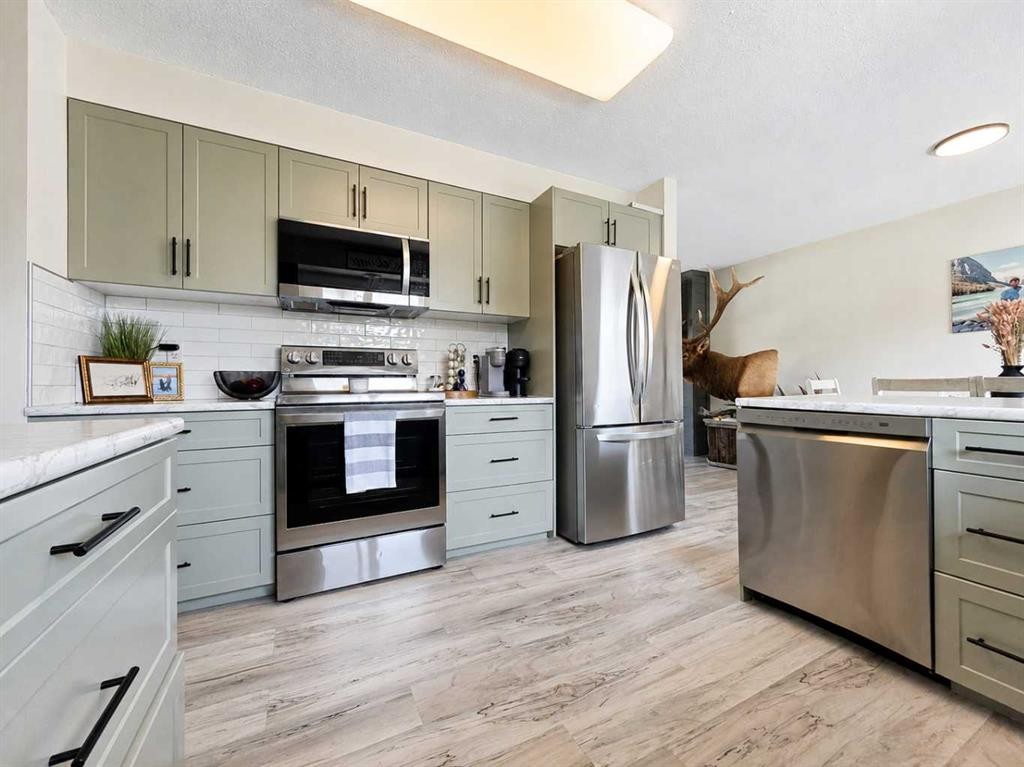 10237 97 Ave, Grande Cache, AB - Indoor Photo Showing Kitchen