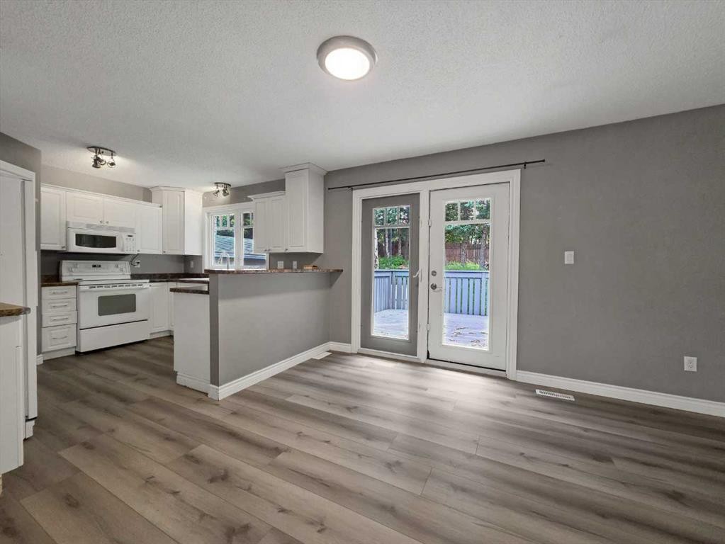10629 104 Avenue, Grande Cache, AB - Indoor Photo Showing Kitchen