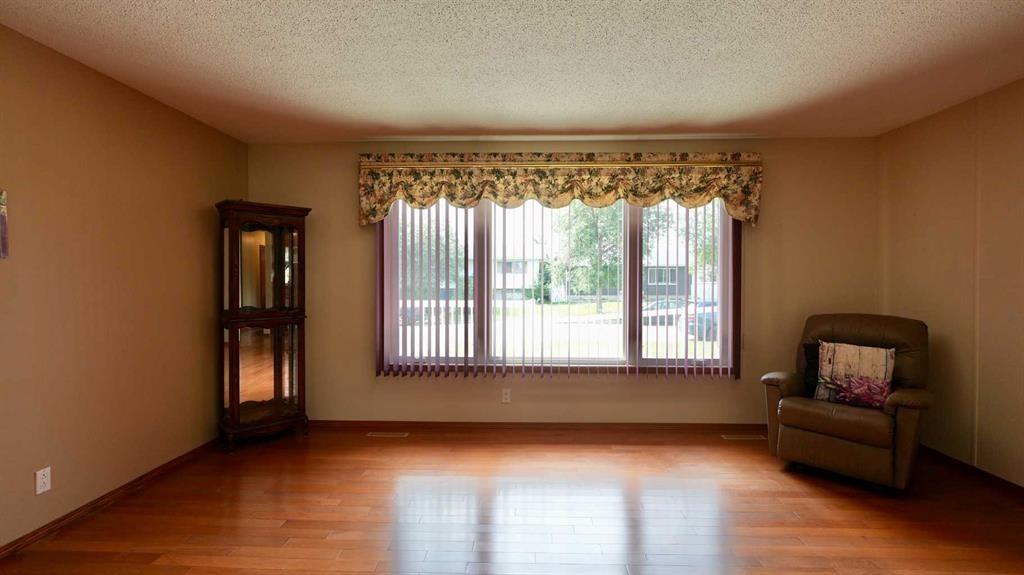 4704 48 Avenue, Grimshaw, AB - Indoor Photo Showing Other Room