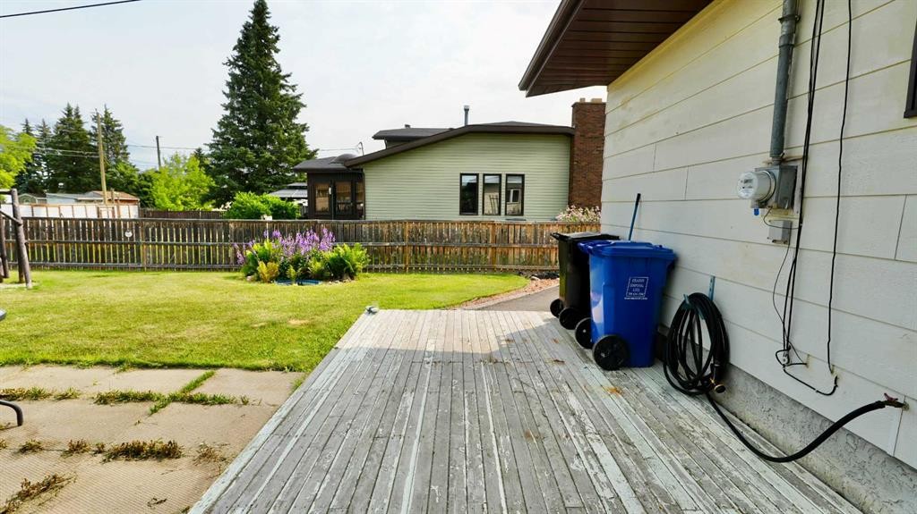 4704 48 Avenue, Grimshaw, AB - Outdoor With Exterior