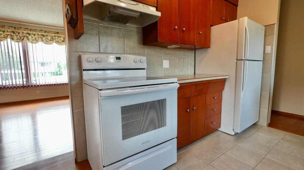 4704 48 Avenue, Grimshaw, AB - Indoor Photo Showing Kitchen