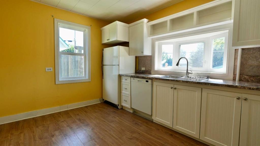 10111 106 Avenue, Peace River, AB - Indoor Photo Showing Kitchen