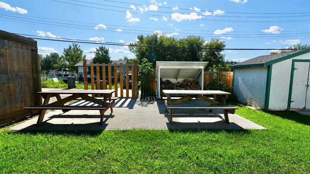 10111 106 Avenue, Peace River, AB - Outdoor